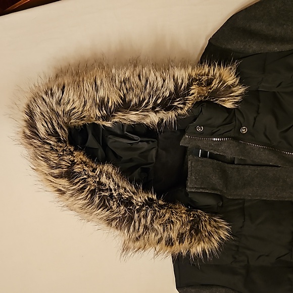 Lands End Women Insulated Coat with Removeable Hood - Picture 7 of 7